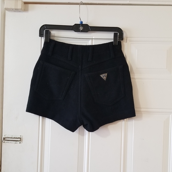 Guess High Rise short - Picture 6 of 12